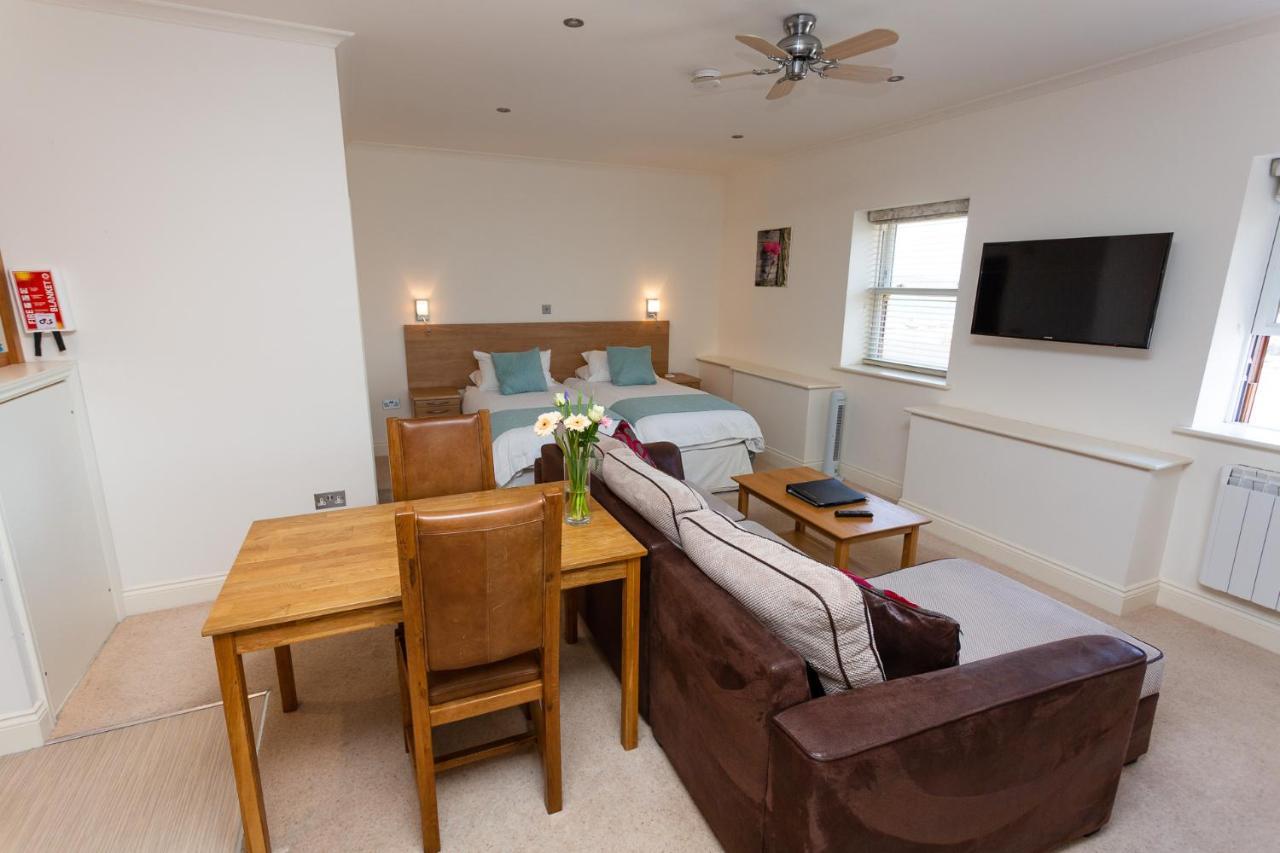 Porthole Suites St Aubin Exterior photo