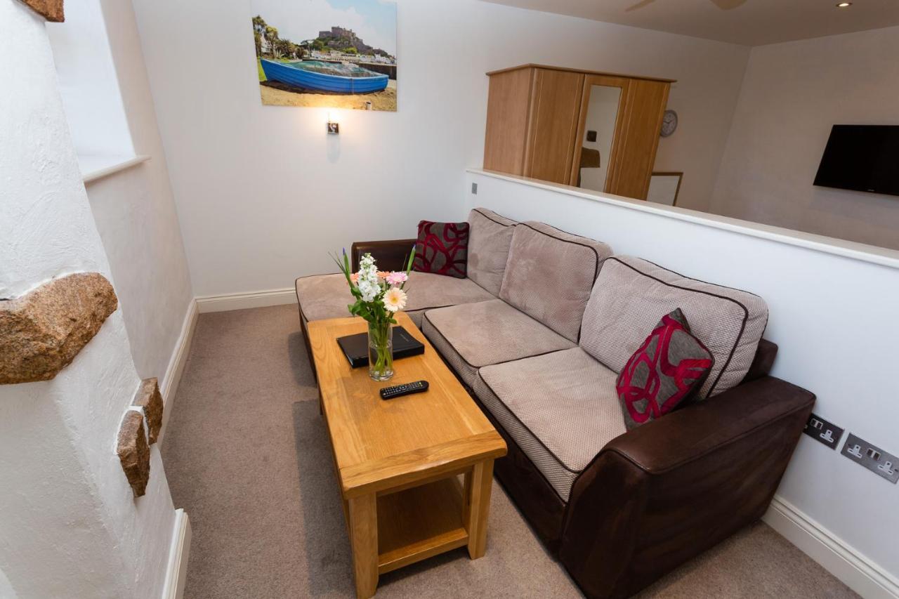 Porthole Suites St Aubin Exterior photo