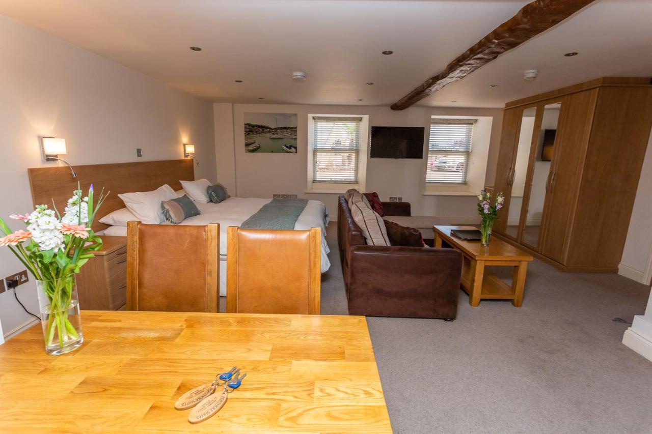 Porthole Suites St Aubin Exterior photo