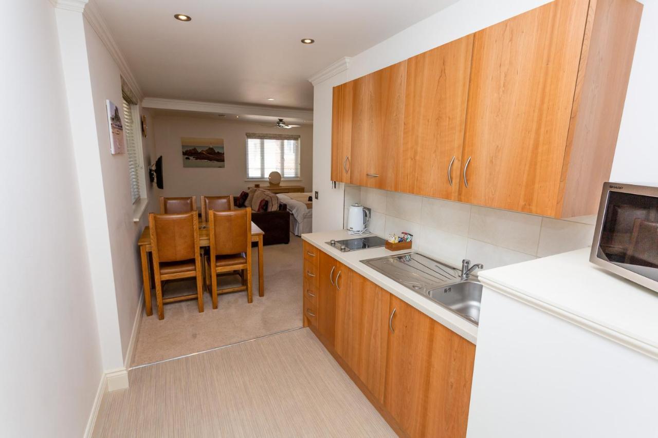Porthole Suites St Aubin Exterior photo
