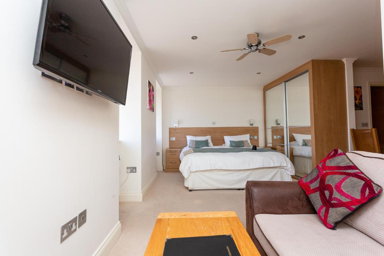 Porthole Suites St Aubin Exterior photo