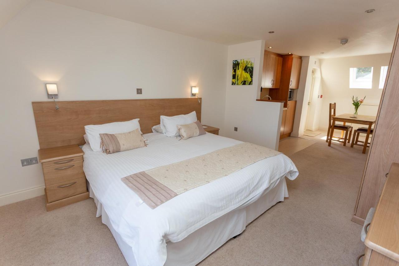 Porthole Suites St Aubin Exterior photo