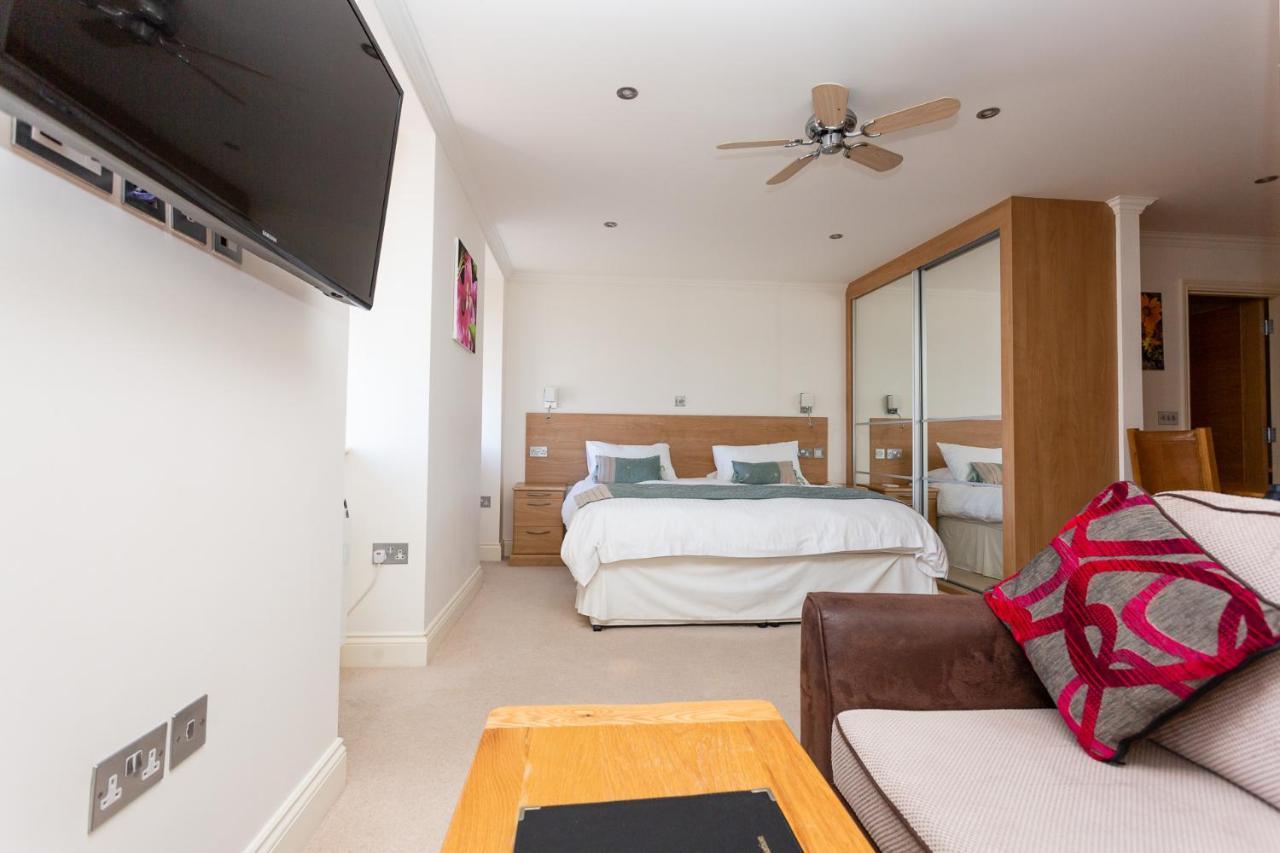 Porthole Suites St Aubin Exterior photo