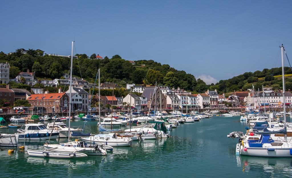 Porthole Suites St Aubin Exterior photo